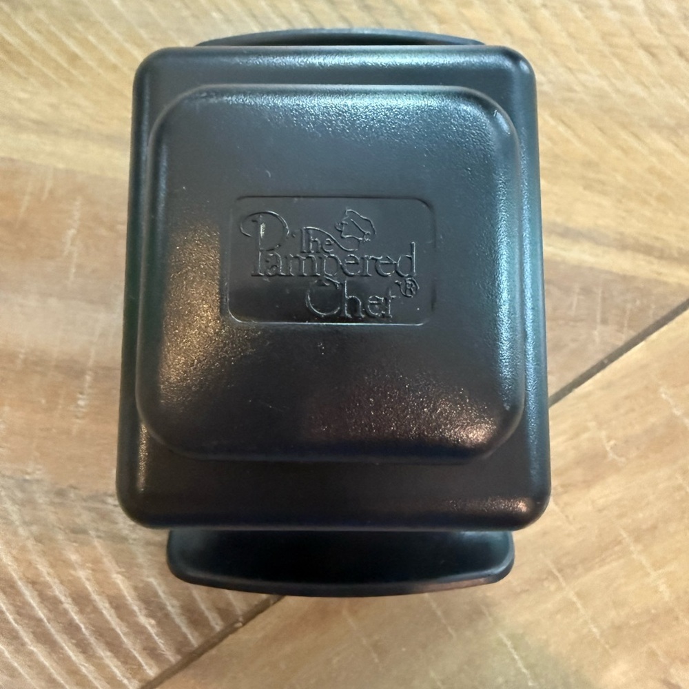 The Pampered Chef Black Kitchen food holder and grater